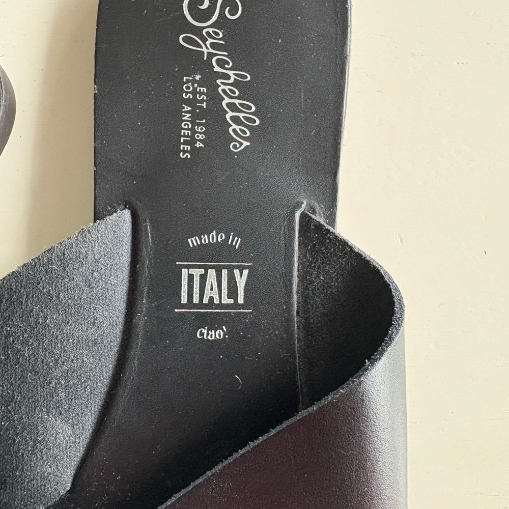 Seychelles Black Sandals Minimalist Design